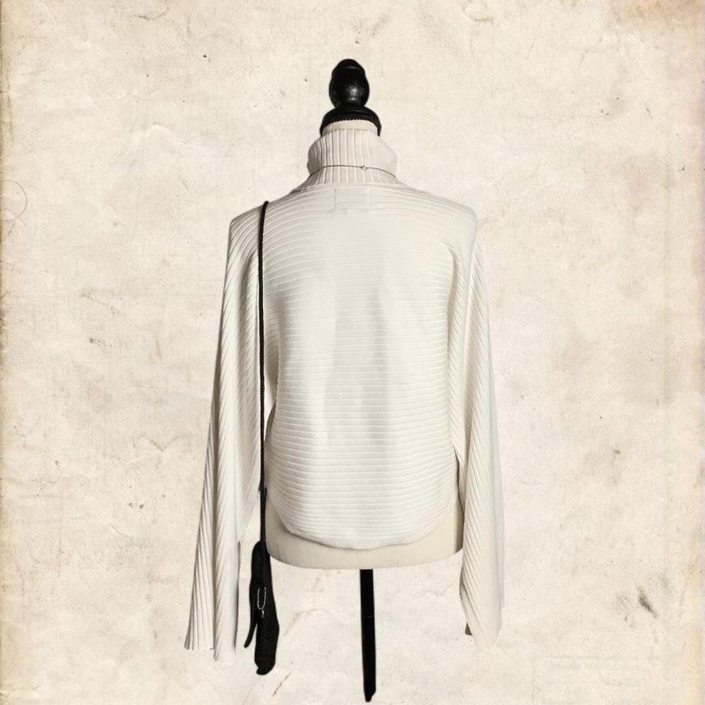 Pink Rose Ribbed White Turtleneck Sweater - Picture 4 of 8